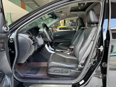 Honda Accord 2016, 95000 км, за 7709.73 USD