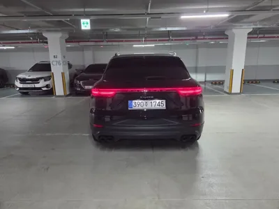 Porsche Cayenne 2019, 65100 км, за 48755.1 USD