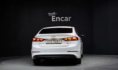 Hyundai Avante 2016, 126984 км, за 5395.56 USD