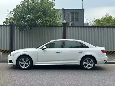 Audi A4L 2017, 140000 км, за 10776.1 USD