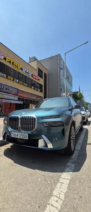 BMW X7 · 2023 год