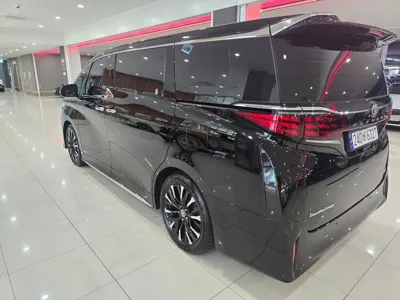 Toyota Alphard 2024, 24251 км, за 59256.34 USD