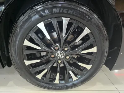 Toyota Alphard 2024, 24251 км, за 59256.34 USD