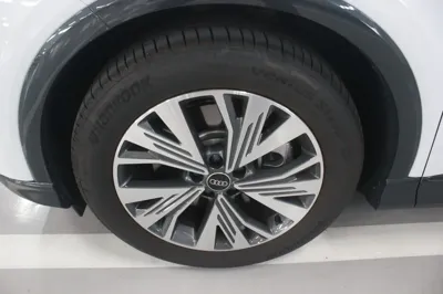 Audi Q4 e-tron 2025, 10050 км, за 65636.08 USD