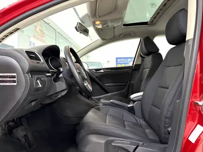 Volkswagen Golf 2012, 120000 км, за 2928.14 USD