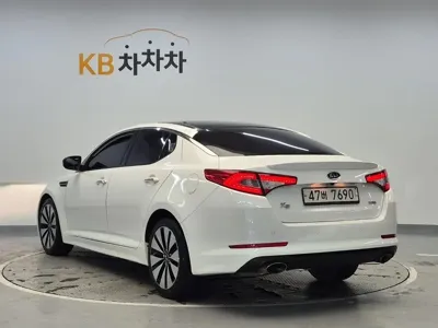 Kia K5 2012, 113000 км, за 2930.26 USD