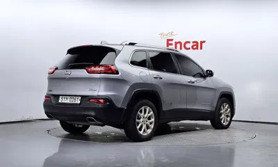 Jeep Cherokee 2016, 125650 км, за 4591.43 USD