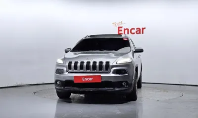 Jeep Cherokee 2016, 125650 км, за 4591.43 USD