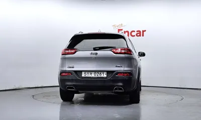 Jeep Cherokee 2016, 125650 км, за 4591.43 USD