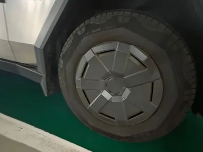 Tesla Cybertruck 2024, 13854 км, за 90915.06 USD