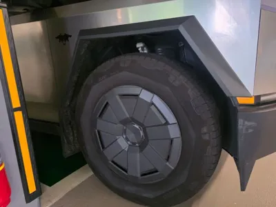 Tesla Cybertruck 2024, 13854 км, за 90915.06 USD