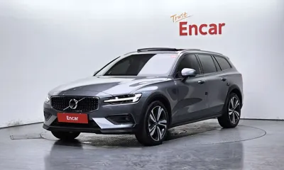 Volvo V60 · 2020 год