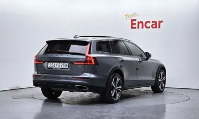 Volvo V60 2020, 56965 км, за 18232.72 USD