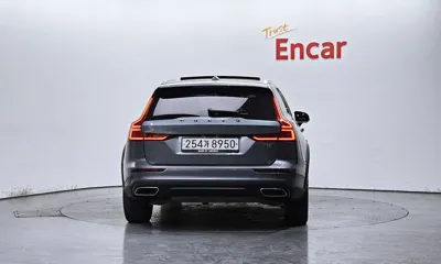 Volvo V60 2020, 56965 км, за 18232.72 USD