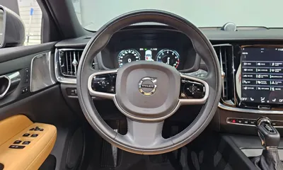 Volvo V60 2020, 56965 км, за 18232.72 USD - фото 13