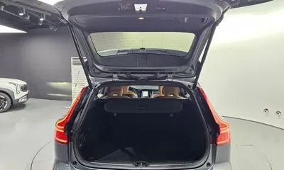 Volvo V60 2020, 56965 км, за 18232.72 USD - фото 20