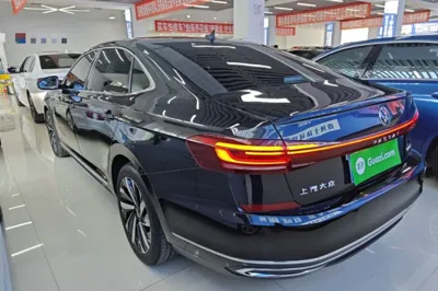 Volkswagen Passat 2025, 3300 км, за 22132 USD
