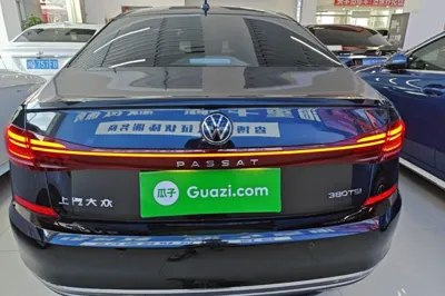 Volkswagen Passat 2025, 3300 км, за 22132 USD