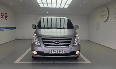 Hyundai Starex 2017, 185000 км, за 5144.23 USD