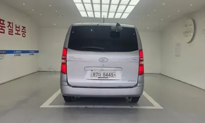 Hyundai Starex 2017, 185000 км, за 5144.23 USD