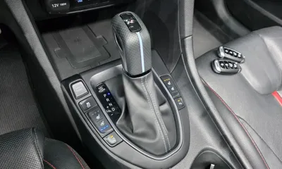 Hyundai Veloster 2018, 42855 км, за 9706.85 USD - фото 9