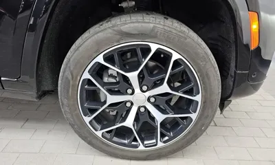 Jeep Cherokee 2023, 31933 км, за 42980.1 USD