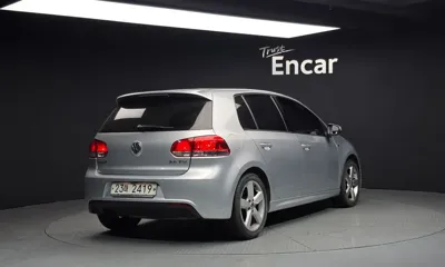 Volkswagen Golf 2013, 206677 км, за 2642.88 USD
