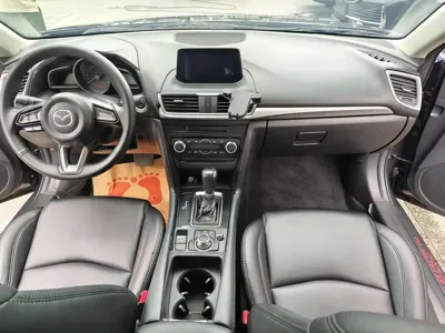 Mazda 3 Axela 2018, 88600 км, за 5517.84 USD