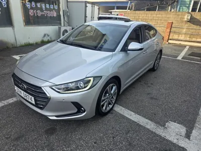 Hyundai Avante 2016, 49104 км, за 8008.4 USD