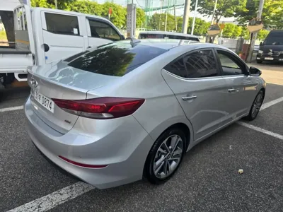 Hyundai Avante 2016, 49104 км, за 8008.4 USD