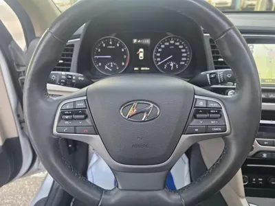 Hyundai Avante 2016, 49104 км, за 8008.4 USD