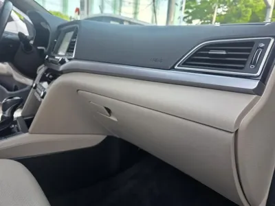 Hyundai Avante 2016, 49104 км, за 8008.4 USD - фото 17