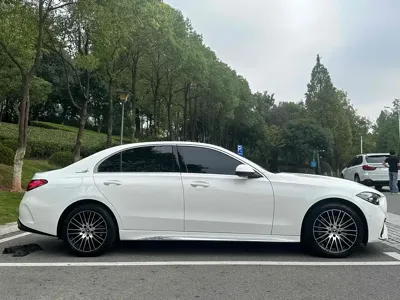 Mercedes-Benz C-Class 2023, 28000 км, за 24530.96 USD