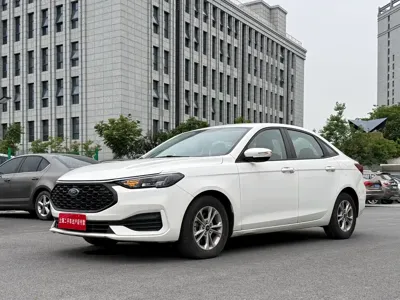 Ford Escort 2022, 20000 км, за 4855.7 USD