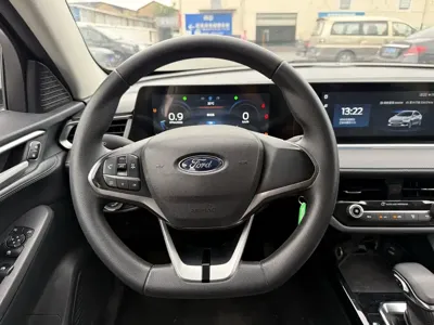 Ford Escort 2022, 20000 км, за 4855.7 USD
