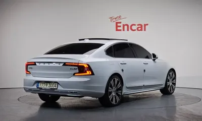 Volvo S90 2023, 35955 км, за 27483.42 USD
