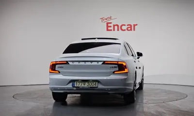 Volvo S90 2023, 35955 км, за 27483.42 USD