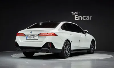 BMW 5-Series 2026, 4052 км, за 52154.98 USD