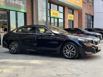 BMW i5 2025, 14100 км, за 35185.4 USD