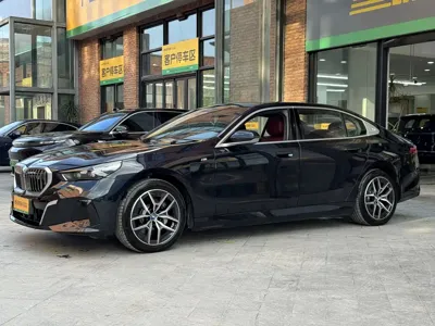 BMW i5 2025, 14100 км, за 35185.4 USD