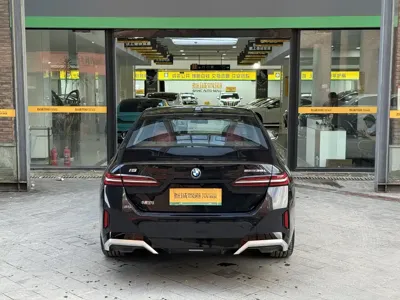 BMW i5 2025, 14100 км, за 35185.4 USD