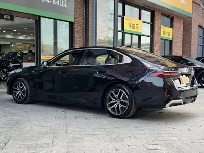BMW i5 2025, 14100 км, за 35185.4 USD