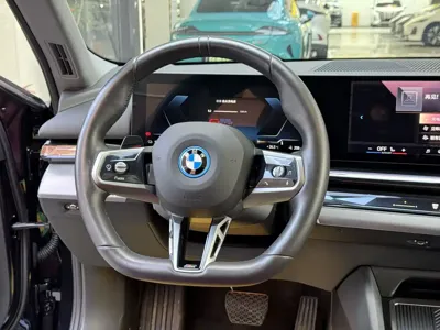 BMW i5 2025, 14100 км, за 35185.4 USD - фото 13