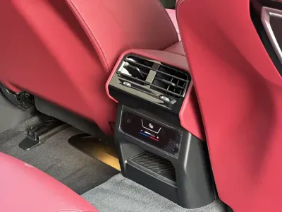 BMW i5 2025, 14100 км, за 35185.4 USD - фото 19
