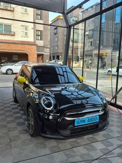 MINI Cooper · 2023 год