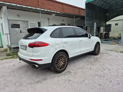 Porsche Cayenne 2017, 182800 км, за 15439.12 USD