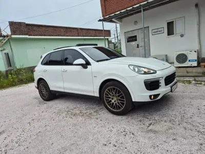 Porsche Cayenne 2017, 182800 км, за 15439.12 USD