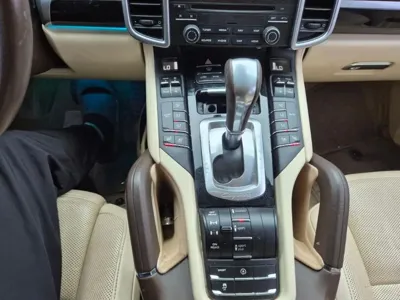 Porsche Cayenne 2017, 182800 км, за 15439.12 USD - фото 10