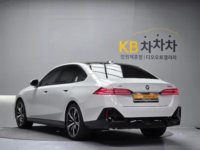 BMW 5-Series 2026, 4701 км, за 60912.08 USD - фото 6