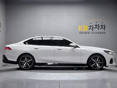 BMW 5-Series 2026, 4701 км, за 60912.08 USD - фото 7
